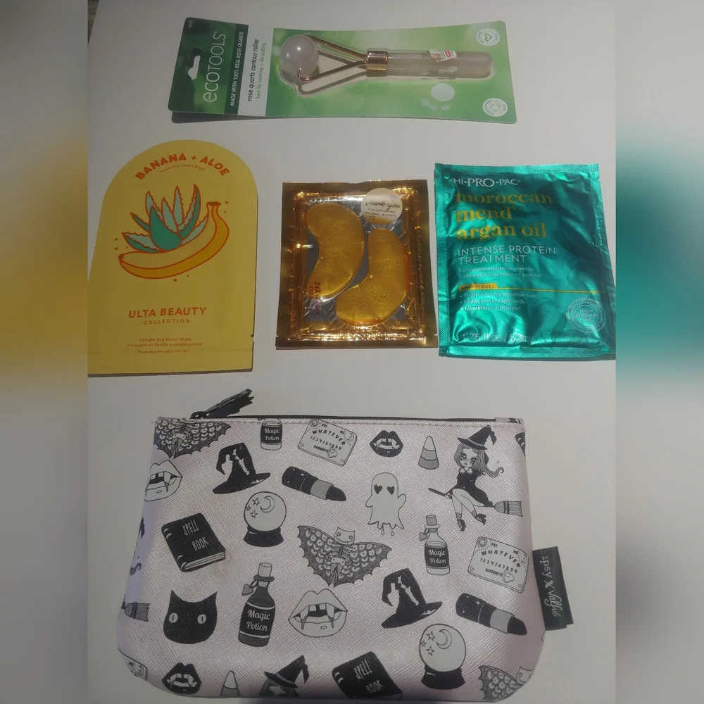 Patterned Cosmetic Pouch with Skincare Set
